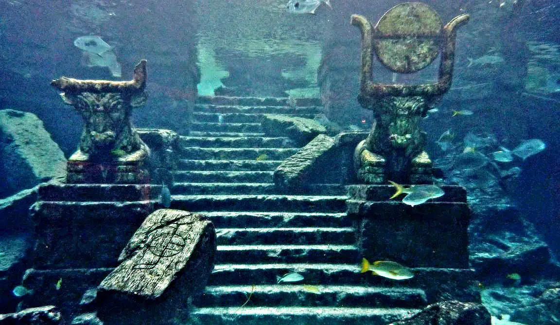 The Ancient Egyptian Lost City of Heraklion Discovered Underwater After ...